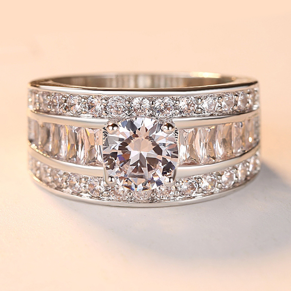 Modern & Elegant. Zircon Heart Claw Ring - Image 3