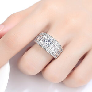 Modern & Elegant. Zircon Heart Claw Ring