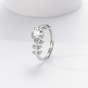 Light Luxury Solitaire Ring